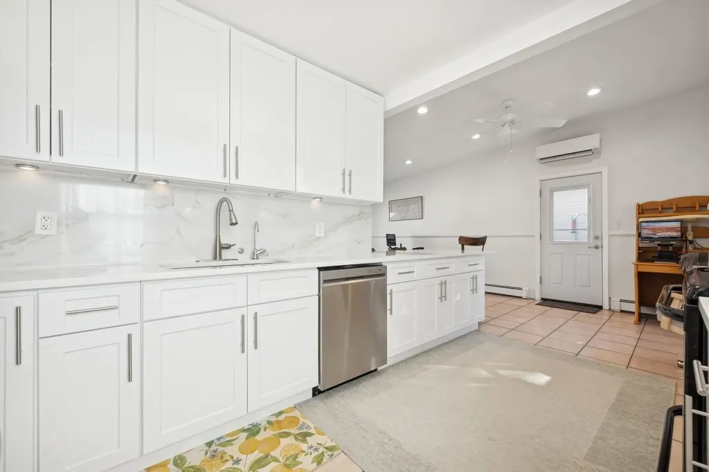 13 Daisy Lane Levittown NY 11756