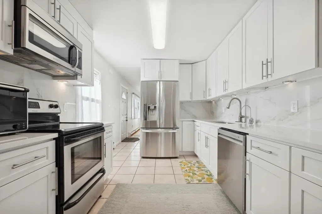 13 Daisy Lane Levittown NY 11756