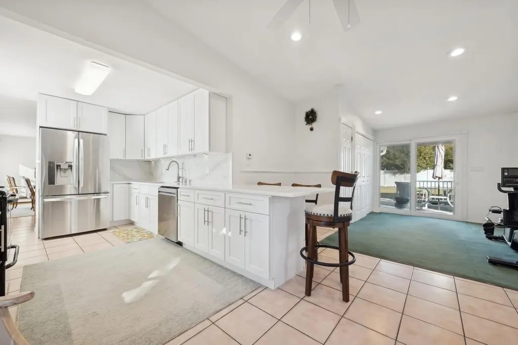 13 Daisy Lane Levittown NY 11756