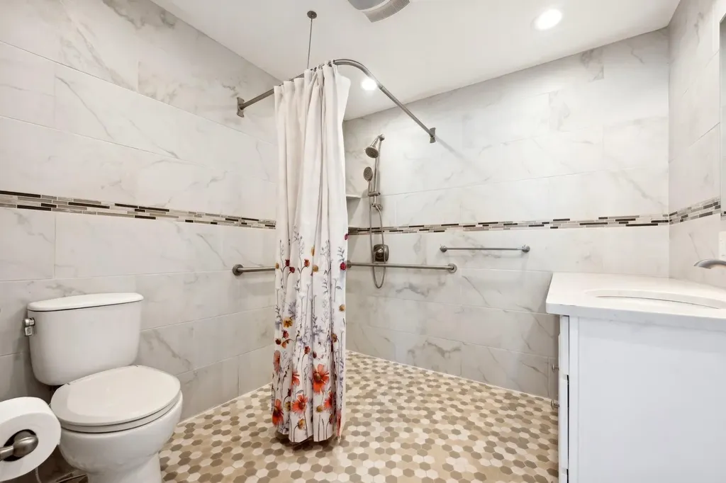 13 Daisy Lane Levittown NY 11756