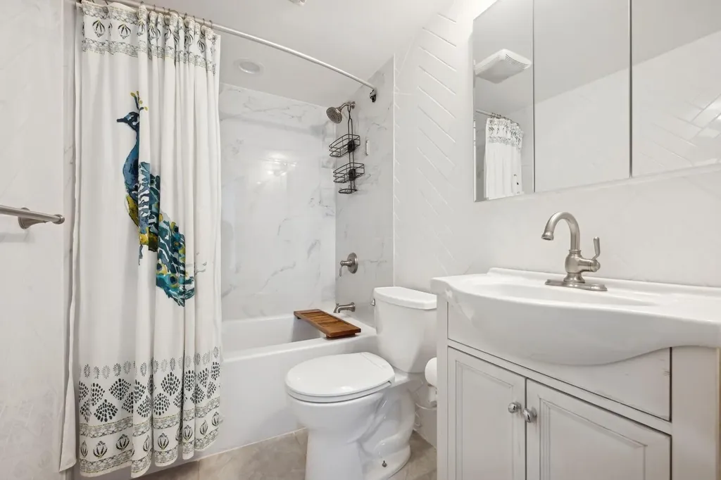 13 Daisy Lane Levittown NY 11756