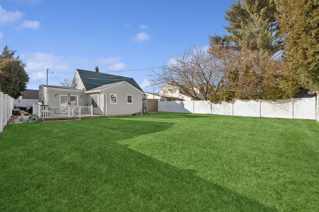 13 Daisy Lane Levittown NY 11756