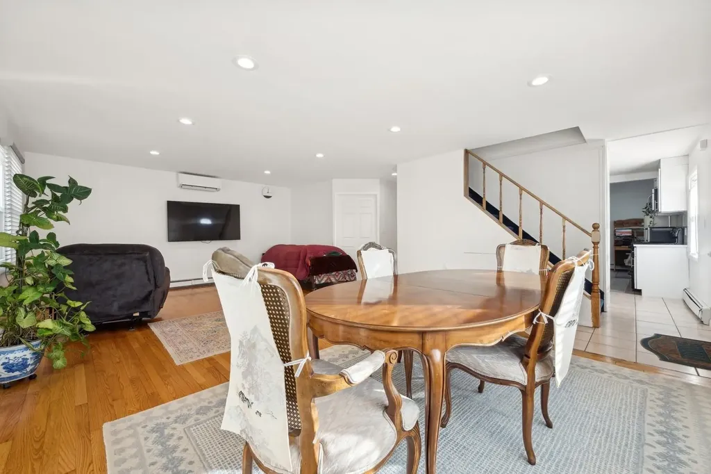 13 Daisy Lane Levittown NY 11756