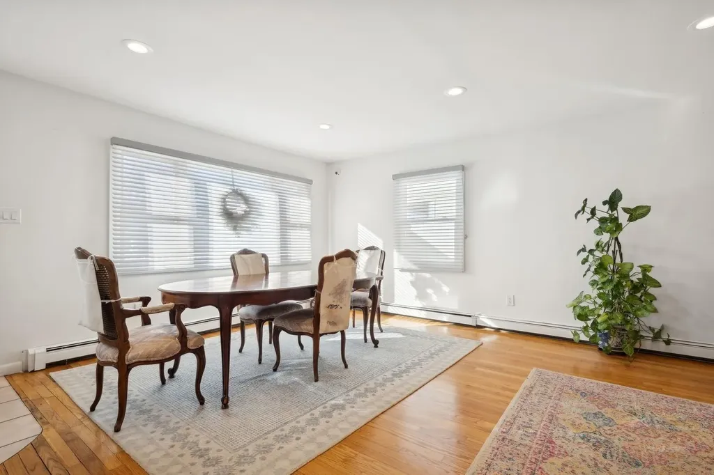 13 Daisy Lane Levittown NY 11756