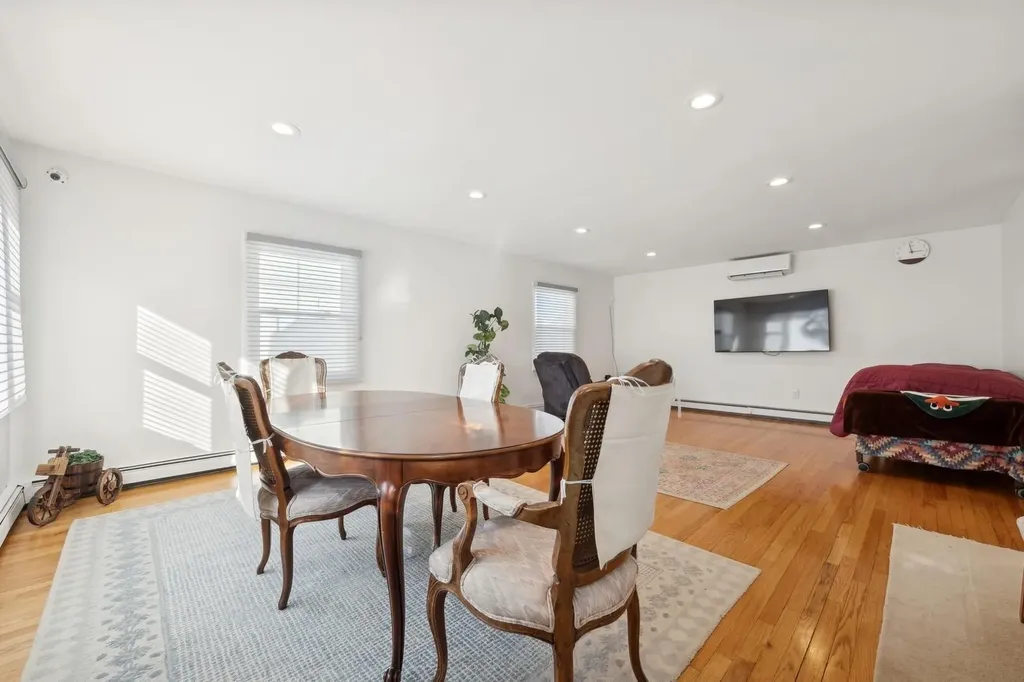 13 Daisy Lane Levittown NY 11756
