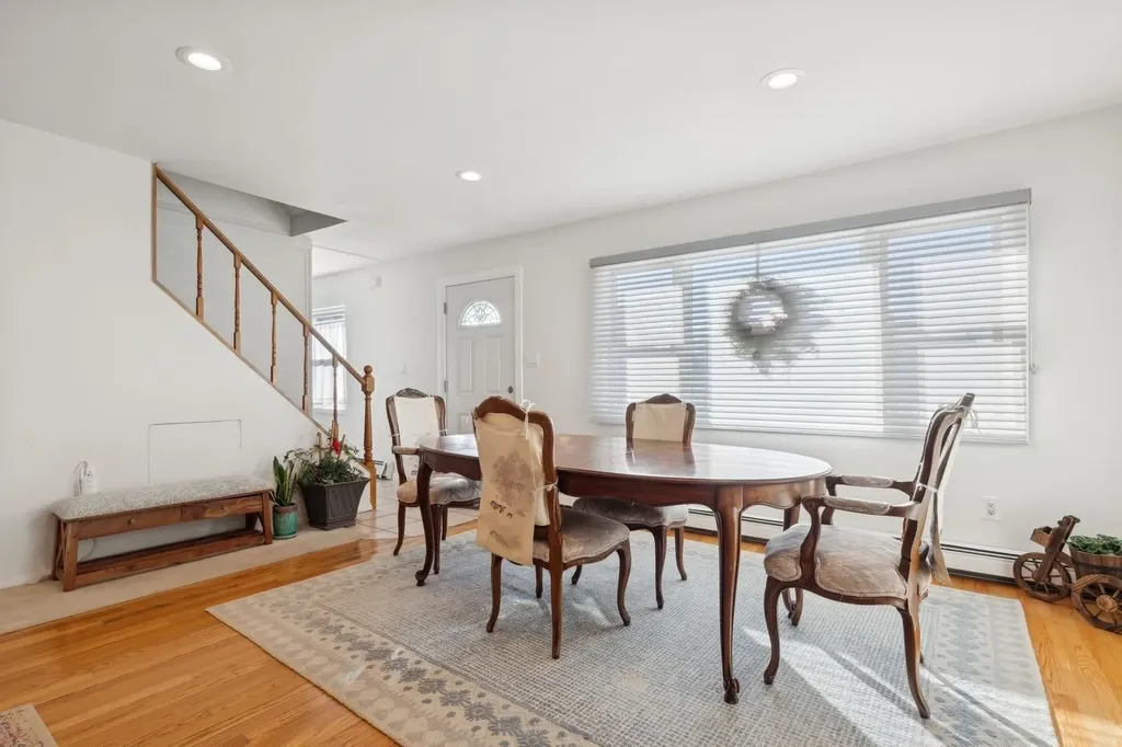 13 Daisy Lane Levittown NY 11756