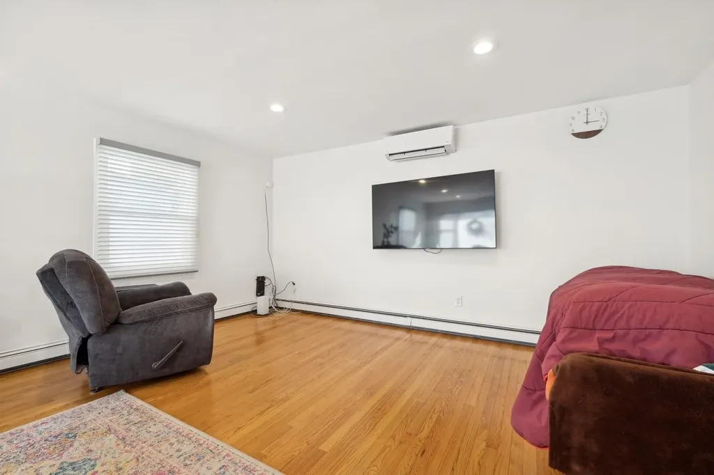 13 Daisy Lane Levittown NY 11756