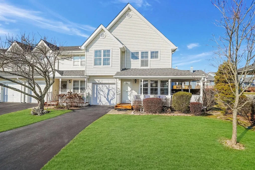 10 Summerfield Circle Central Islip NY 11722