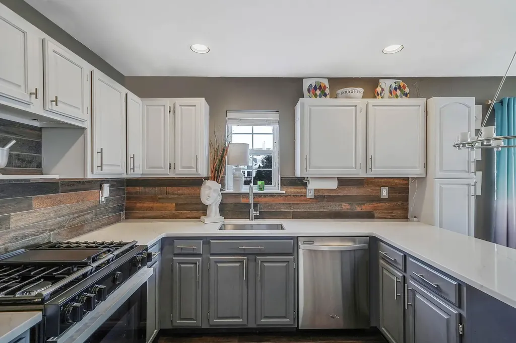 10 Summerfield Circle Central Islip NY 11722