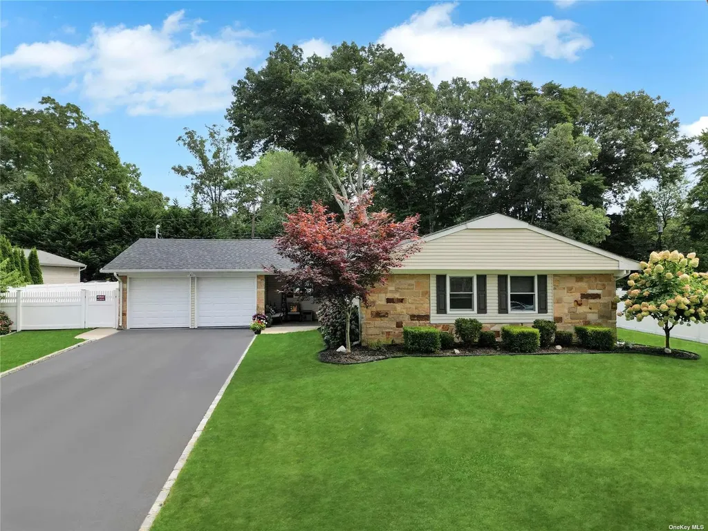 5 Skylark Lane Stony Brook NY 11790