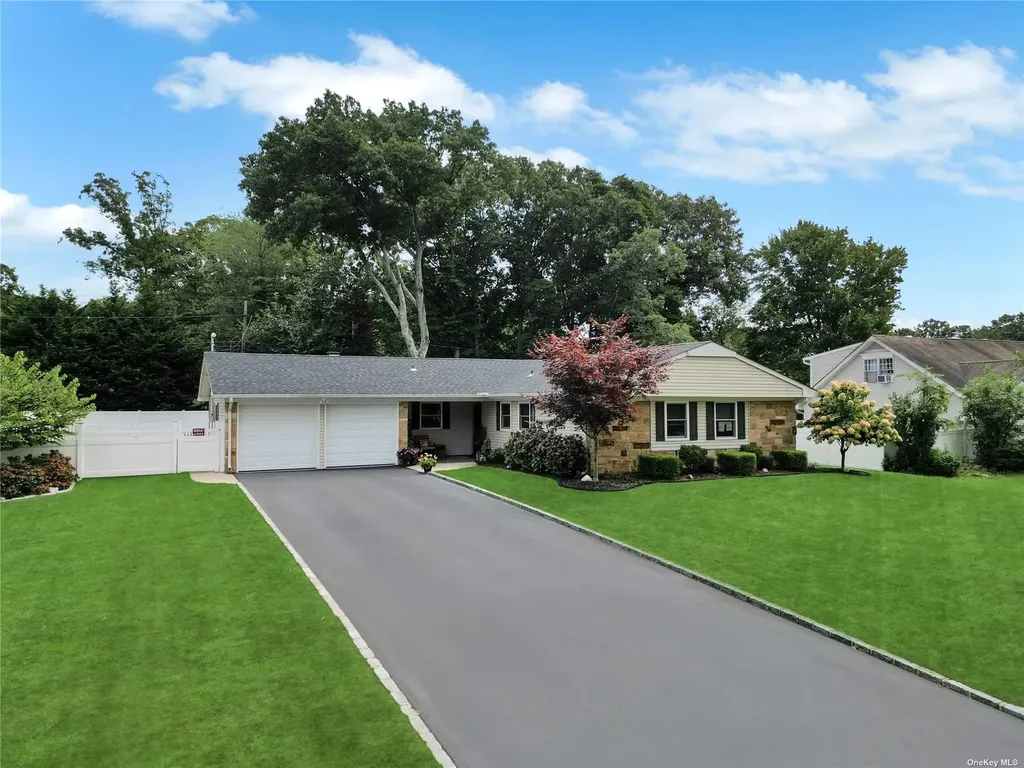 5 Skylark Lane Stony Brook NY 11790