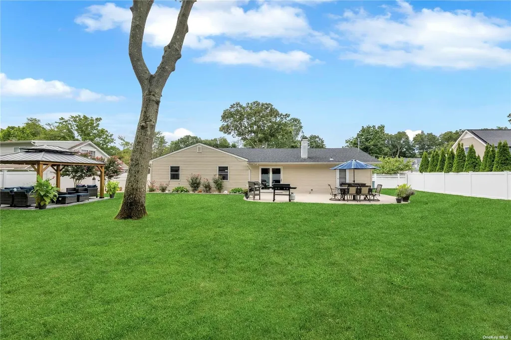 5 Skylark Lane Stony Brook NY 11790
