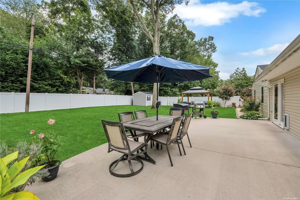 5 Skylark Lane Stony Brook NY 11790