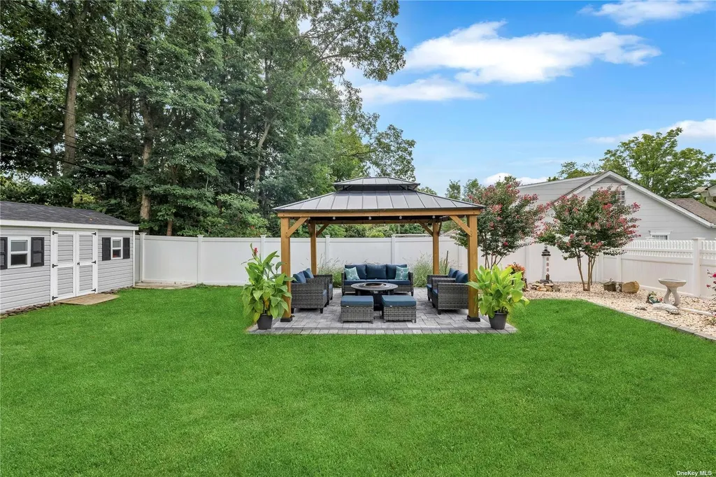 5 Skylark Lane Stony Brook NY 11790