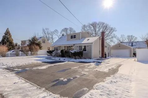 215 51st Street Lindenhurst NY 11757