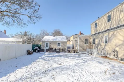 215 51st Street Lindenhurst NY 11757