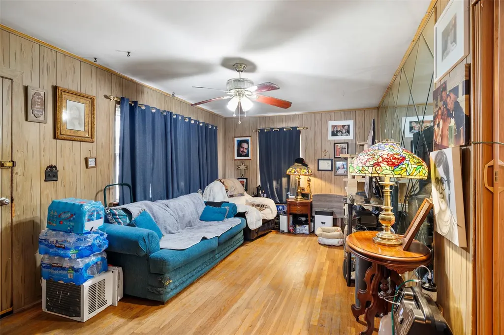 335 Colombo Avenue Copiague NY 11726