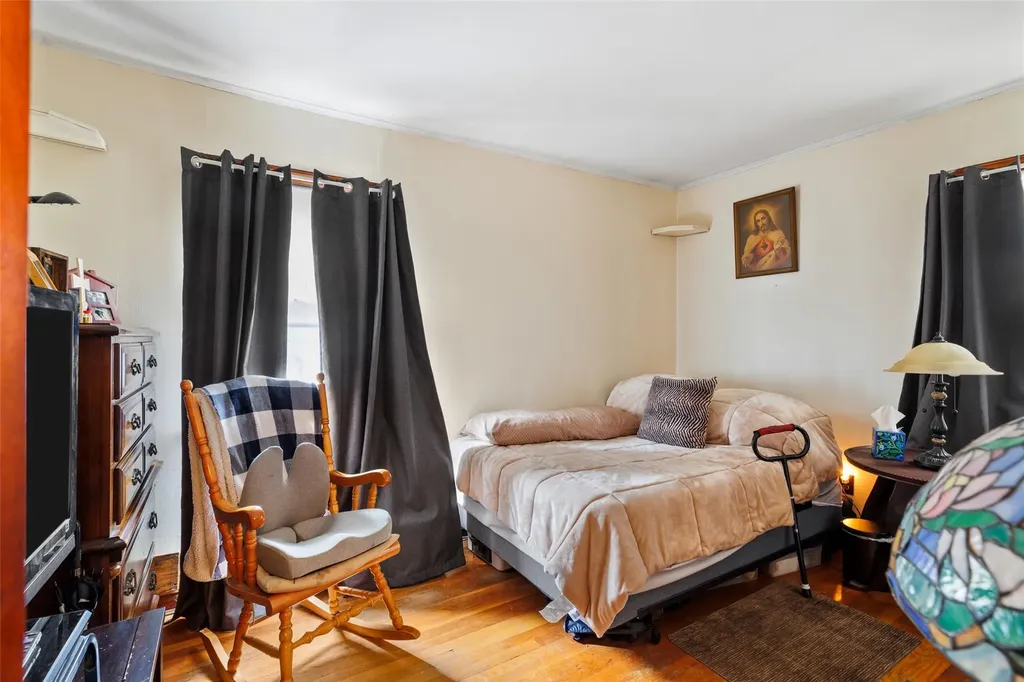 335 Colombo Avenue Copiague NY 11726