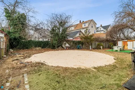 335 Colombo Avenue Copiague NY 11726