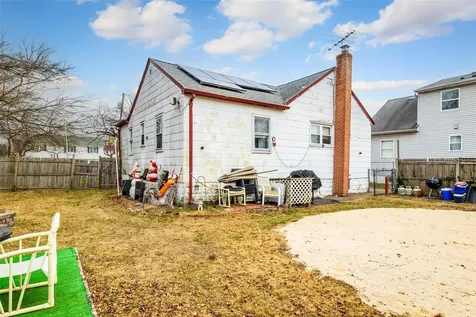 335 Colombo Avenue Copiague NY 11726