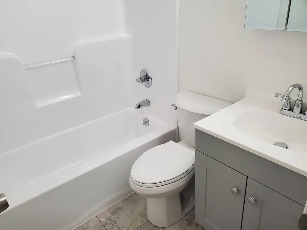 88 Woodside Road Mastic Beach NY 11951
