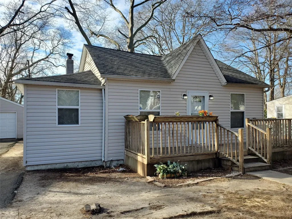 88 Woodside Road Mastic Beach NY 11951