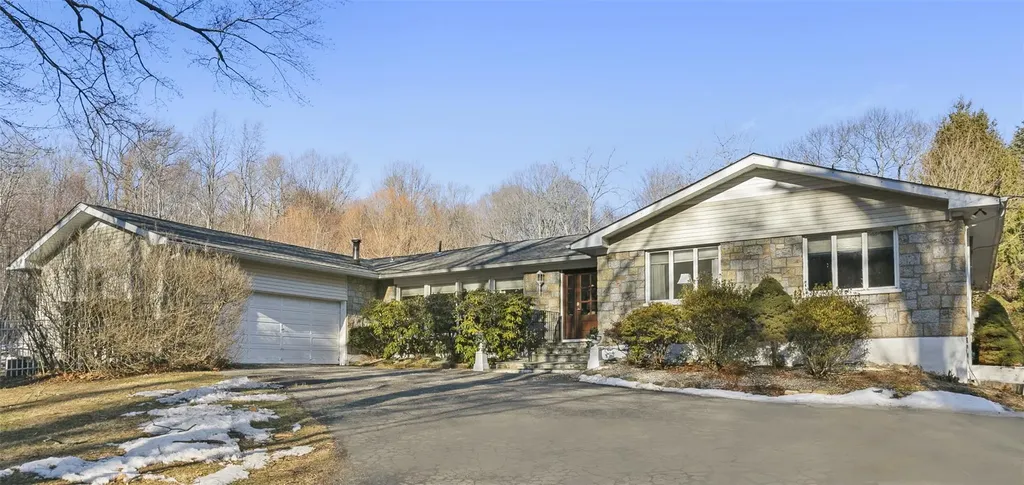 20 Meadowcrest Court Carmel NY 10541