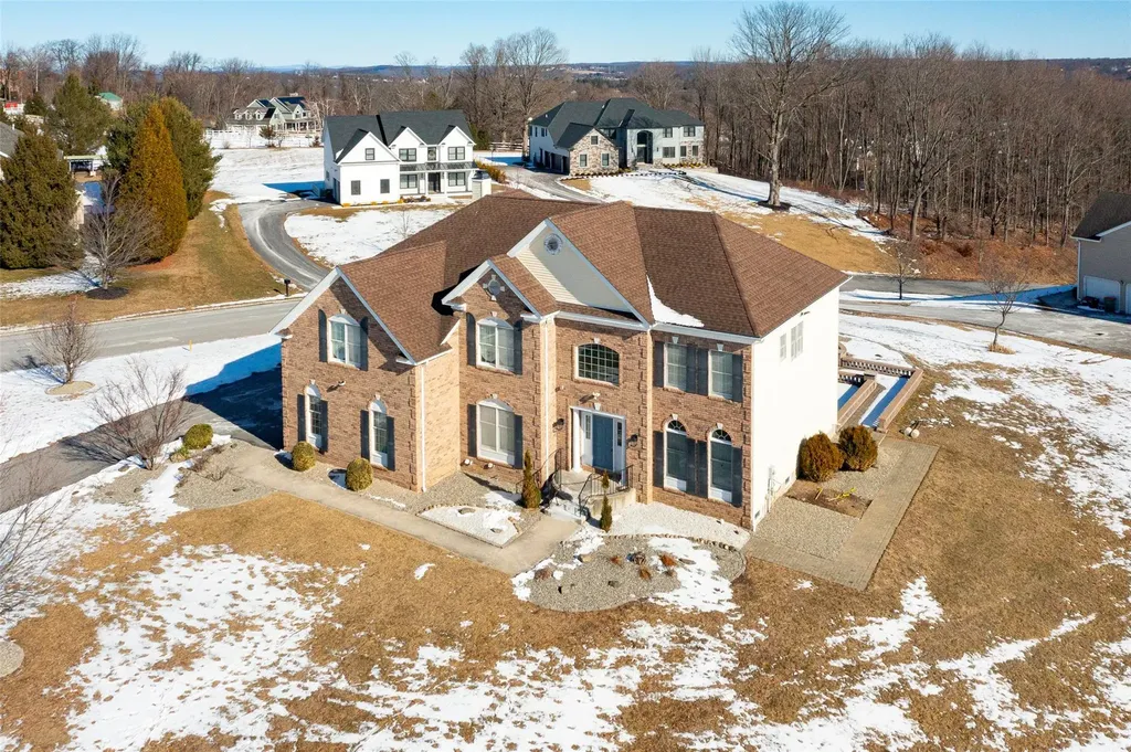 33 Old Field Road Poughkeepsie NY 12603