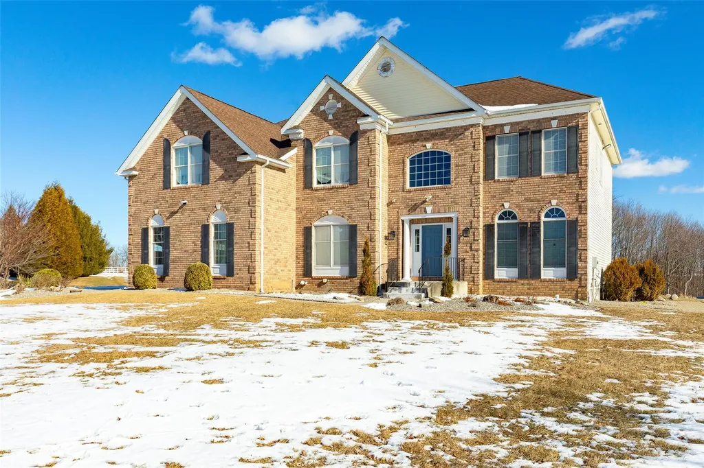 33 Old Field Road Poughkeepsie NY 12603