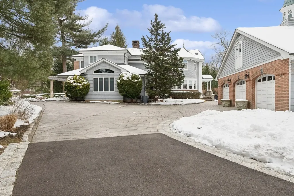 41 Stony Hill Path Smithtown NY 11787