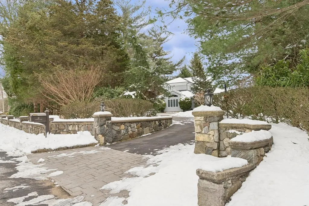 41 Stony Hill Path Smithtown NY 11787