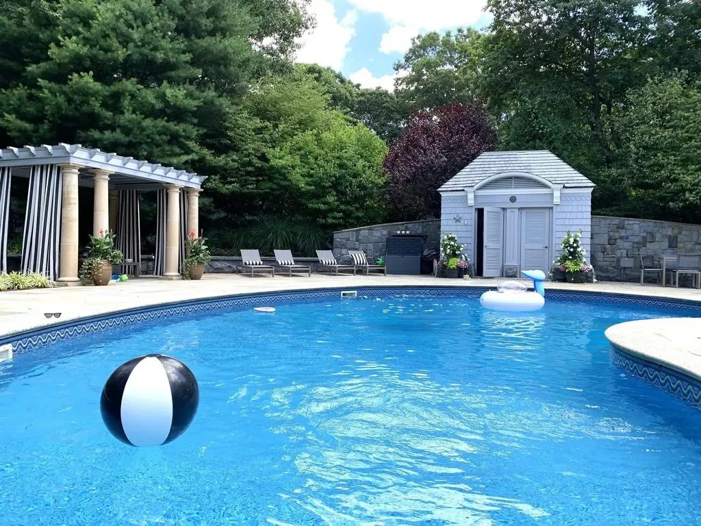 41 Stony Hill Path Smithtown NY 11787