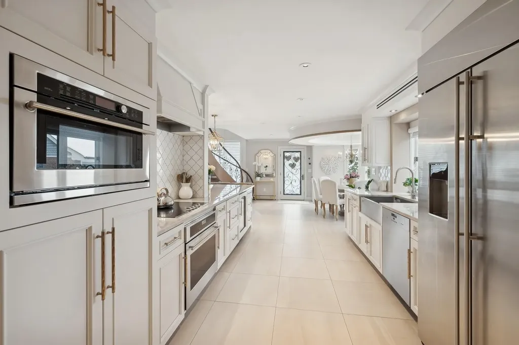 41 Stony Hill Path Smithtown NY 11787