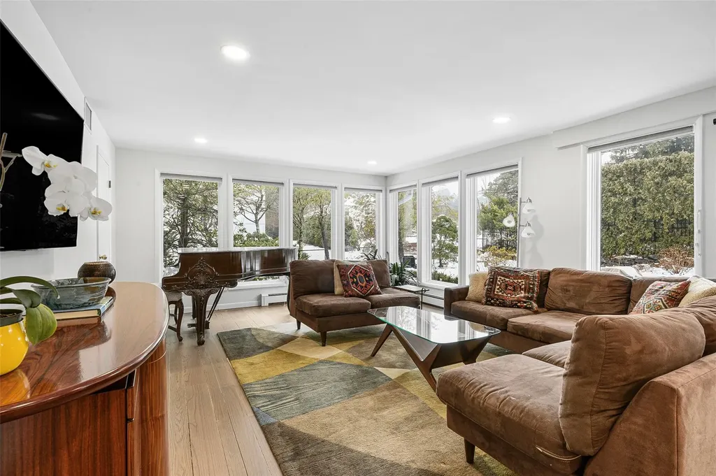 5 Wagon Wheel Road Mamaroneck NY 10543
