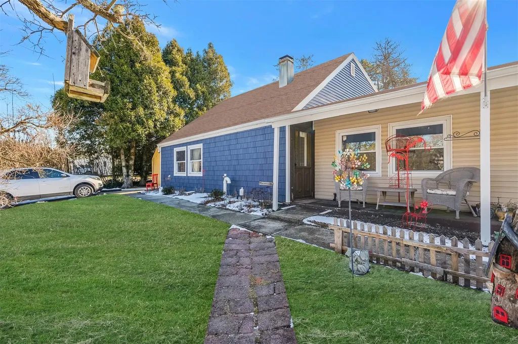 10 Clusterpine Street Medford NY 11763