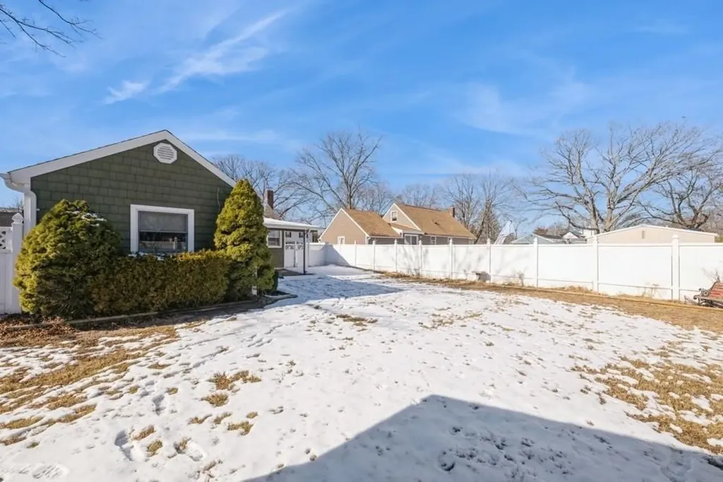 1403 Pine Acres Boulevard Bay Shore NY 11706