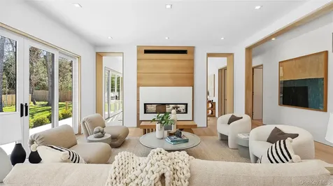 49 Birchwood Lane Bridgehampton NY 11932