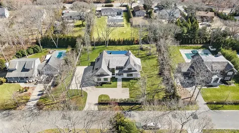 49 Birchwood Lane Bridgehampton NY 11932