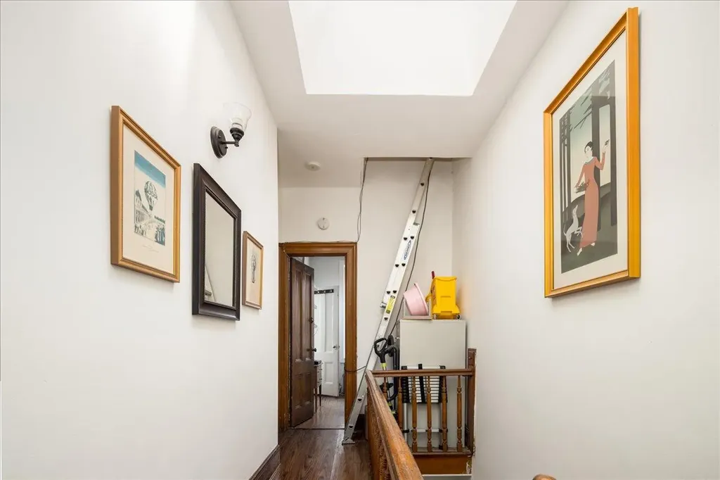 5433 Arnold Avenue Maspeth NY 11378