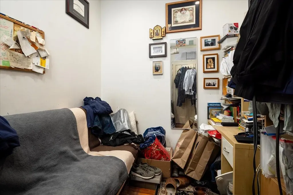 5433 Arnold Avenue Maspeth NY 11378