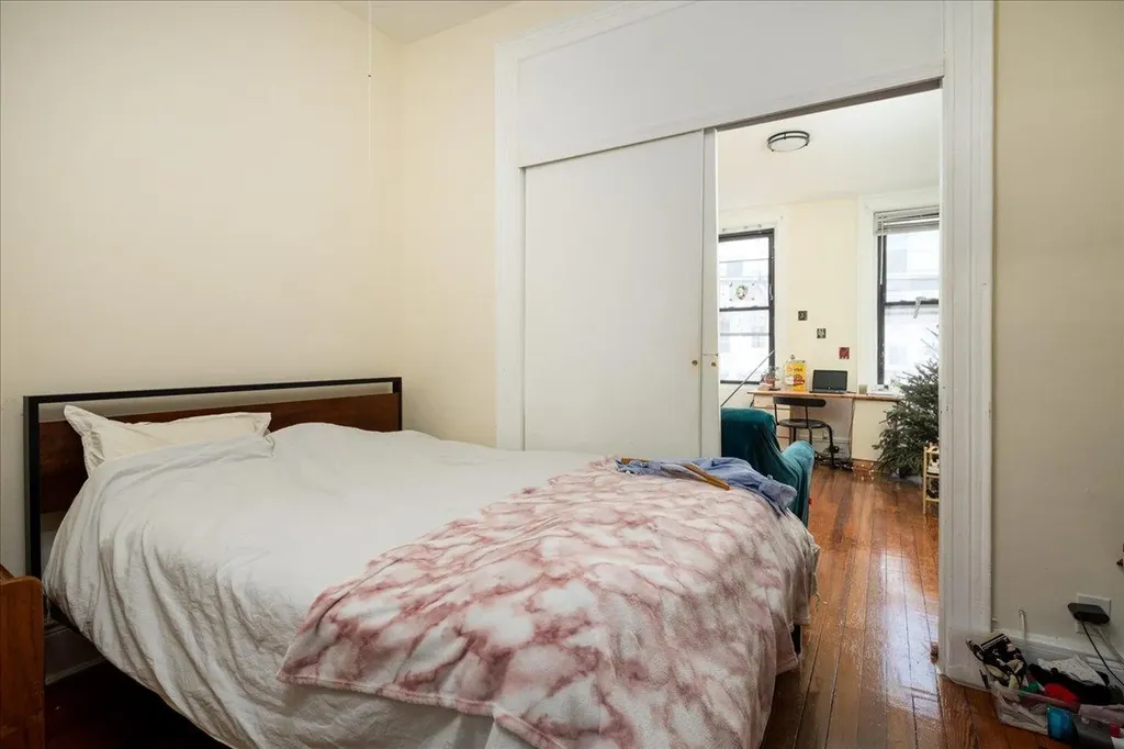 5433 Arnold Avenue Maspeth NY 11378