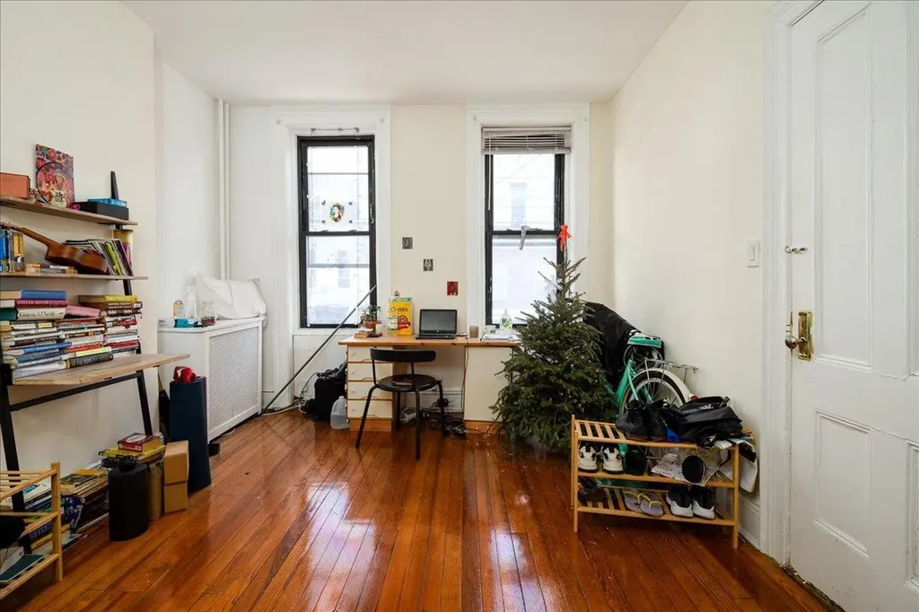 5433 Arnold Avenue Maspeth NY 11378