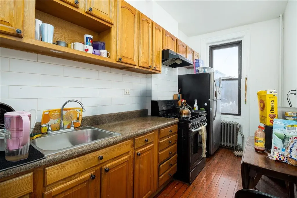 5433 Arnold Avenue Maspeth NY 11378