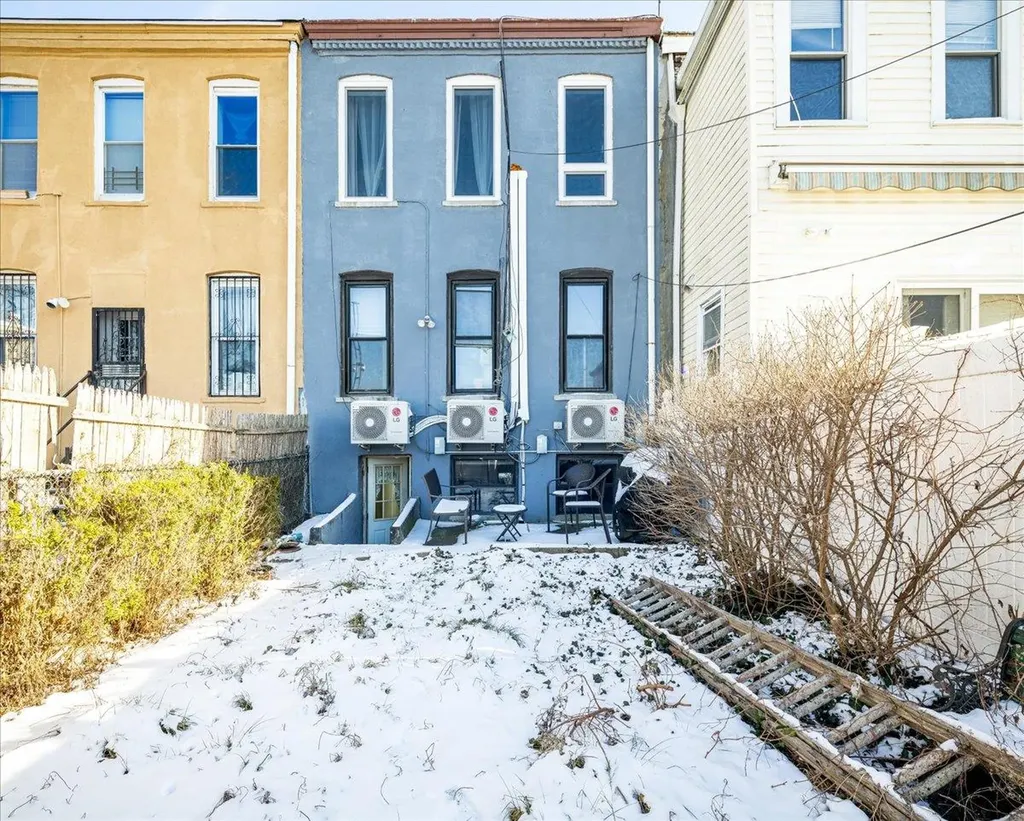 5433 Arnold Avenue Maspeth NY 11378