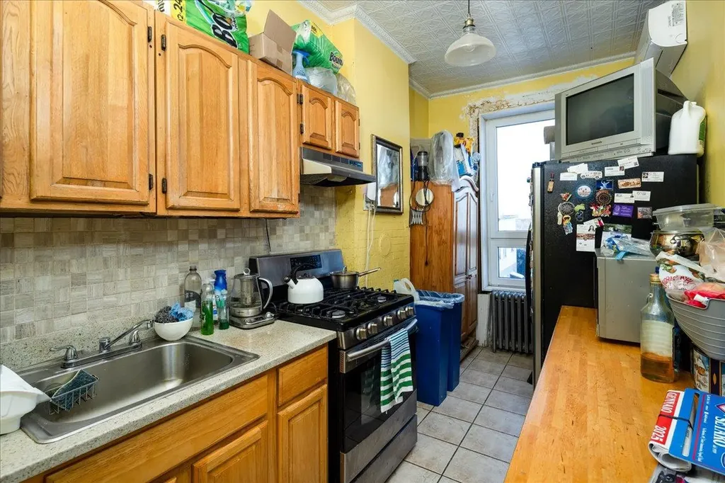 5433 Arnold Avenue Maspeth NY 11378