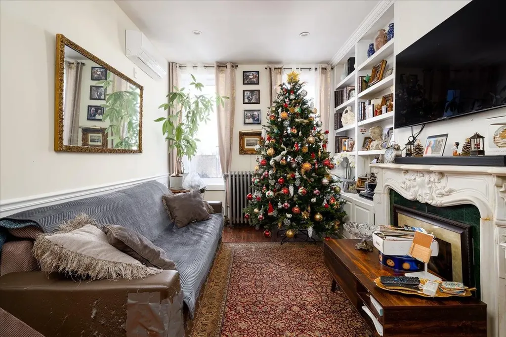 5433 Arnold Avenue Maspeth NY 11378