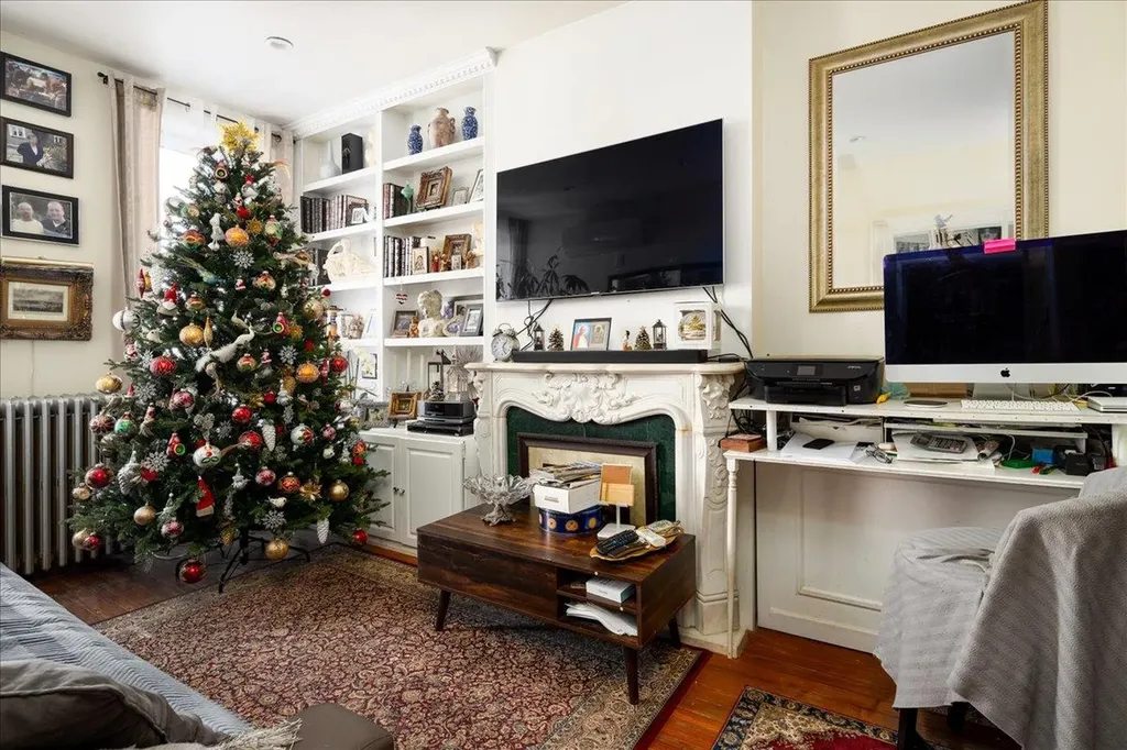5433 Arnold Avenue Maspeth NY 11378