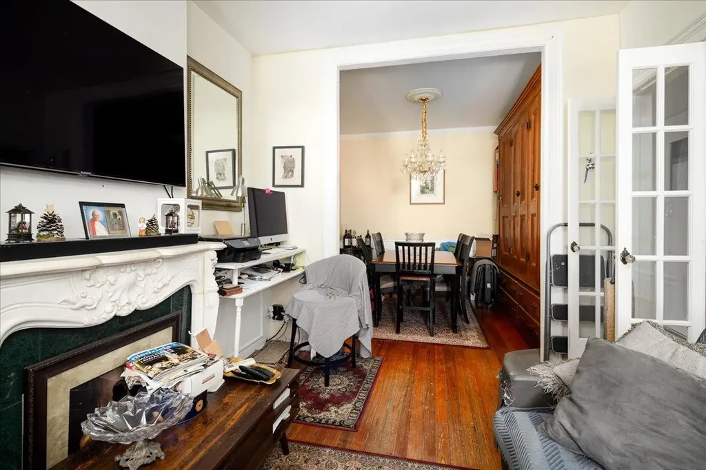 5433 Arnold Avenue Maspeth NY 11378