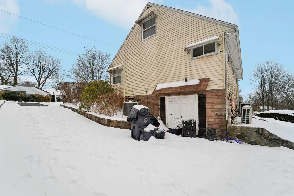 17 Manitou Trail White Plains NY 10603