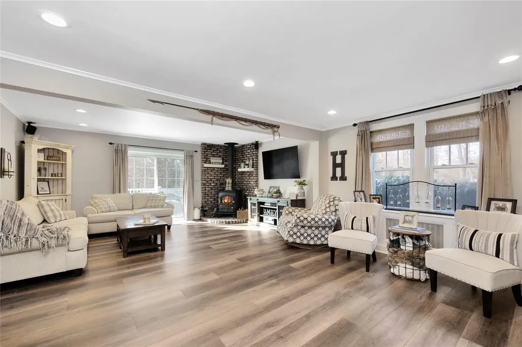 32 Cedar Avenue Extension Islip NY 11751